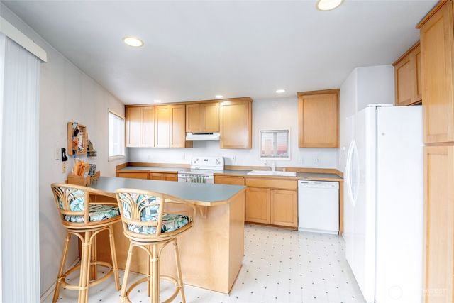 2711 Day Island Boulevard W, University Place, WA 98466