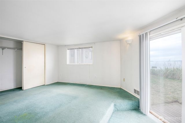 2711 Day Island Boulevard W, University Place, WA 98466