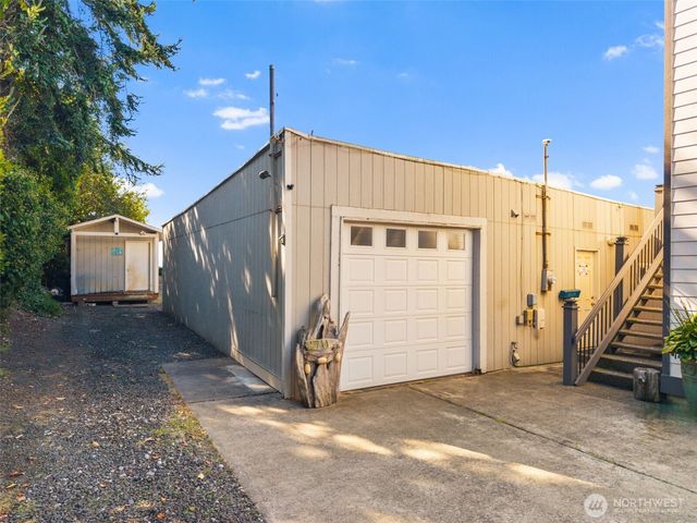 2711 Day Island Boulevard W, University Place, WA 98466