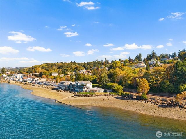 2711 Day Island Boulevard W, University Place, WA 98466