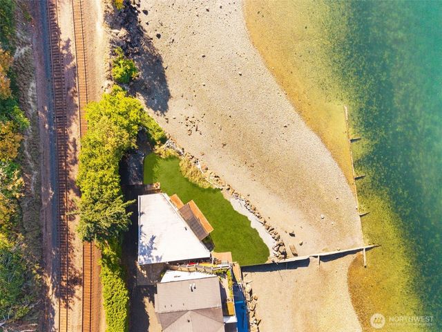 2711 Day Island Boulevard W, University Place, WA 98466