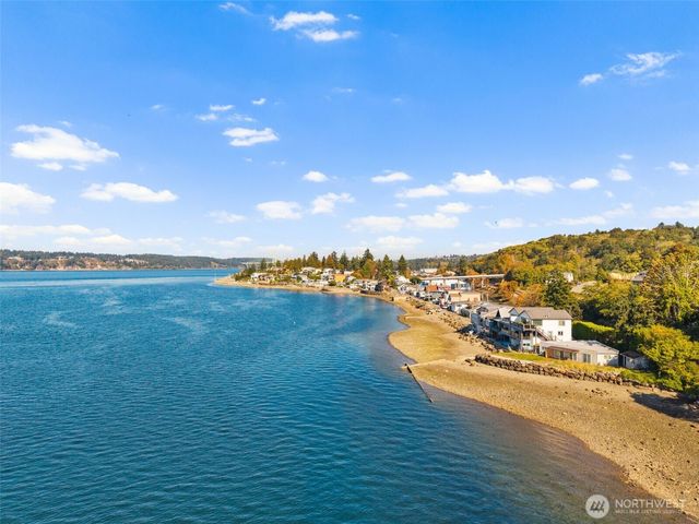 2711 Day Island Boulevard W, University Place, WA 98466