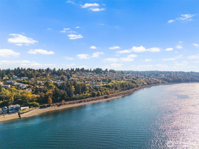 2711 Day Island Boulevard W, University Place, WA 98466