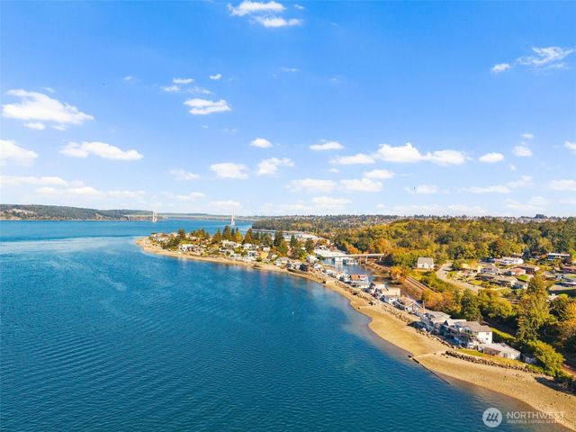 2711 Day Island Boulevard W, University Place, WA 98466