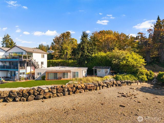 2711 Day Island Boulevard W, University Place, WA 98466