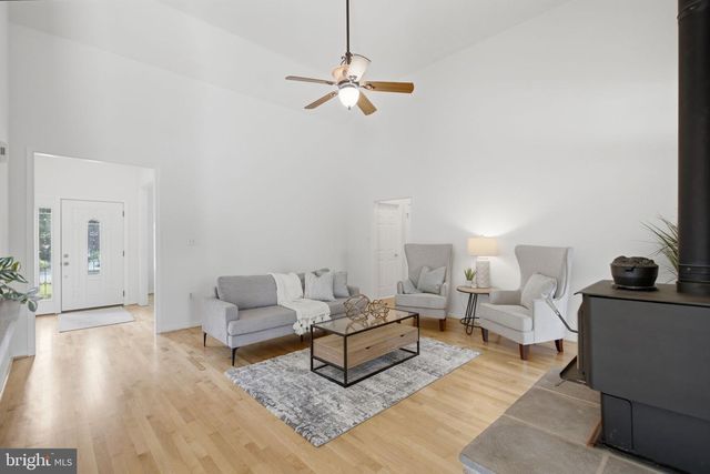 160 BUFFLEHEAD DR, Harpers Ferry, WV 25425