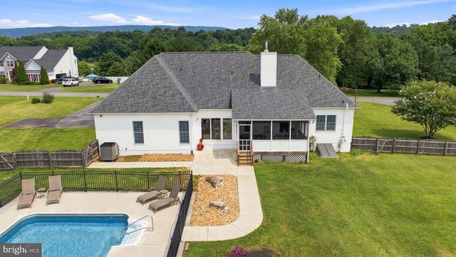 160 BUFFLEHEAD DR, Harpers Ferry, WV 25425
