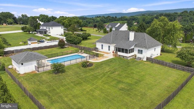 160 BUFFLEHEAD DR, Harpers Ferry, WV 25425