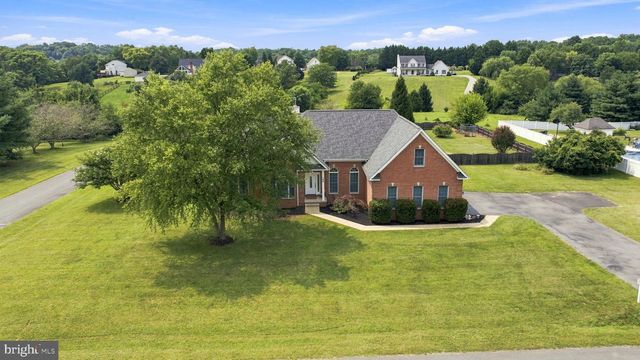 160 BUFFLEHEAD DR, Harpers Ferry, WV 25425
