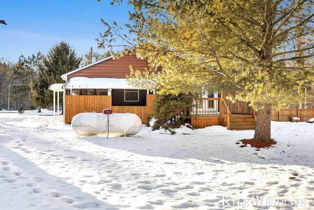 10298 N 19th Street, Plainwell, MI 49080