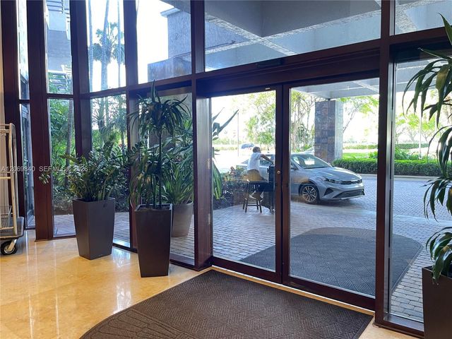 3300 NE 191st Street 1918, Aventura, FL 33180