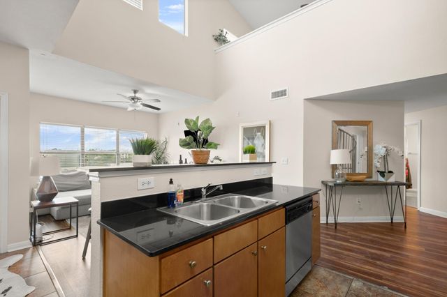 2502 Leon ST 512, Austin, TX 78705