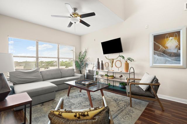 2502 Leon ST 512, Austin, TX 78705