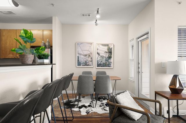 2502 Leon ST 512, Austin, TX 78705
