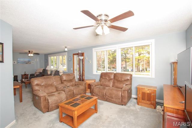 421 Lake Shore Drive, St Clair, MO 63077