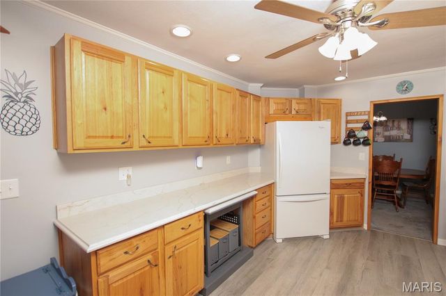 421 Lake Shore Drive, St Clair, MO 63077