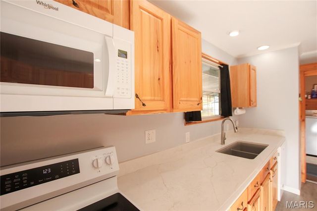 421 Lake Shore Drive, St Clair, MO 63077