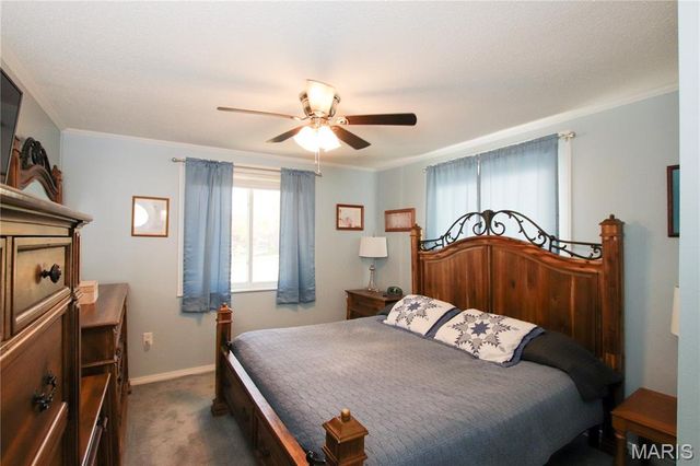 421 Lake Shore Drive, St Clair, MO 63077