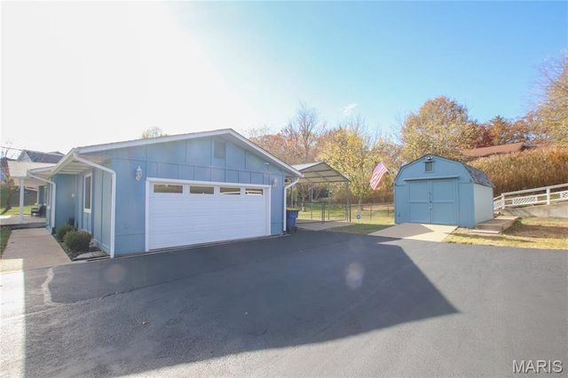 421 Lake Shore Drive, St Clair, MO 63077