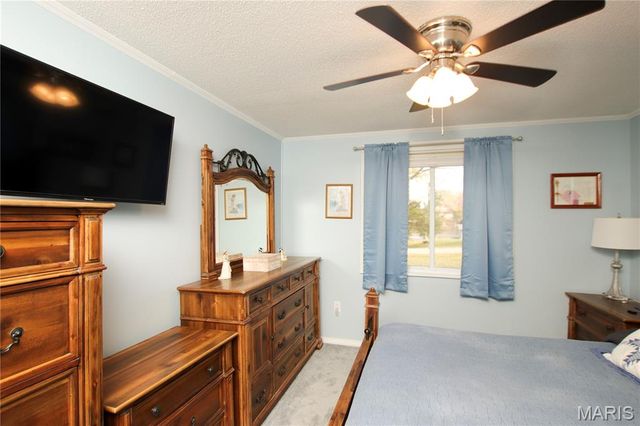 421 Lake Shore Drive, St Clair, MO 63077