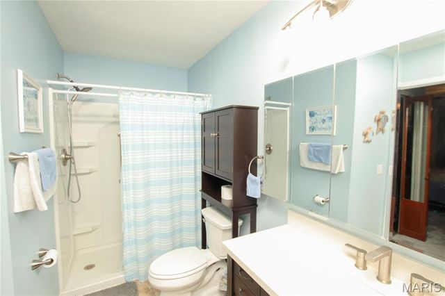 421 Lake Shore Drive, St Clair, MO 63077