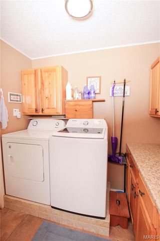 421 Lake Shore Drive, St Clair, MO 63077