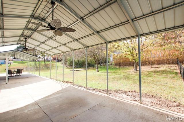 421 Lake Shore Drive, St Clair, MO 63077