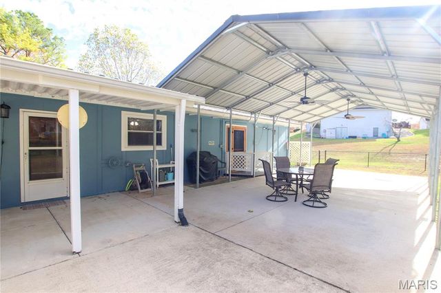 421 Lake Shore Drive, St Clair, MO 63077