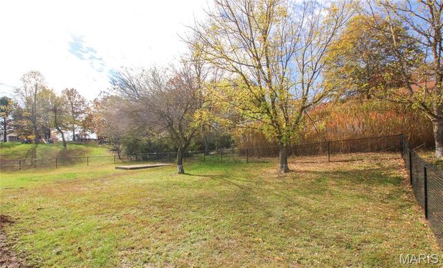 421 Lake Shore Drive, St Clair, MO 63077