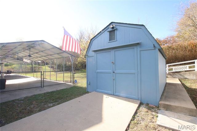 421 Lake Shore Drive, St Clair, MO 63077