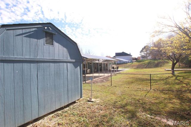 421 Lake Shore Drive, St Clair, MO 63077