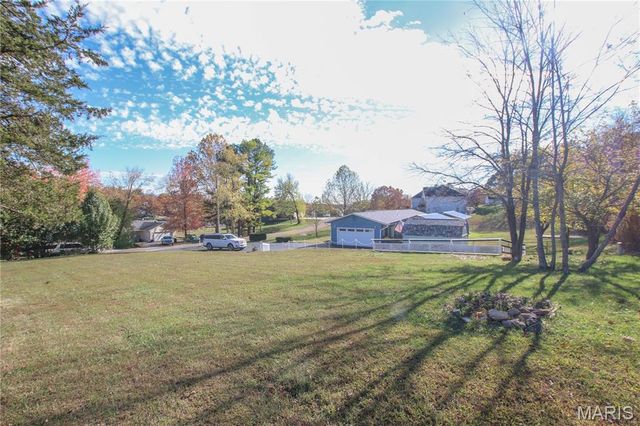 421 Lake Shore Drive, St Clair, MO 63077