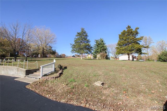 421 Lake Shore Drive, St Clair, MO 63077