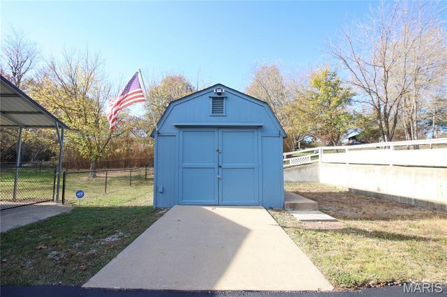 421 Lake Shore Drive, St Clair, MO 63077