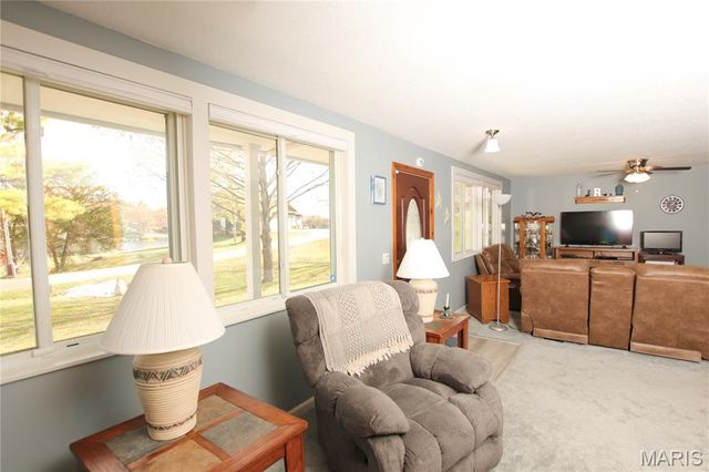 421 Lake Shore Drive, St Clair, MO 63077