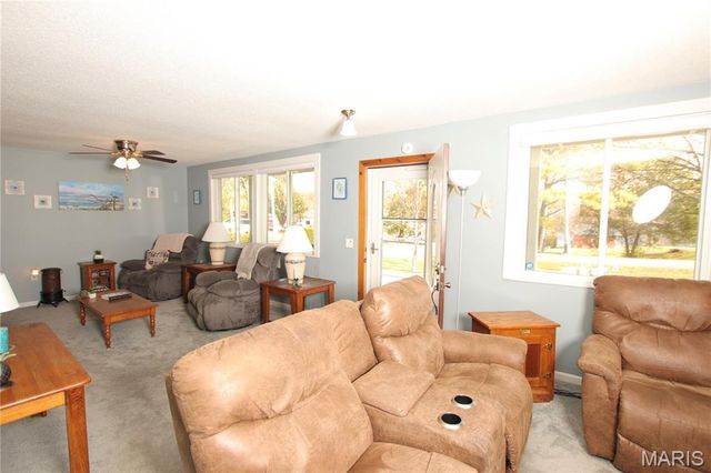 421 Lake Shore Drive, St Clair, MO 63077