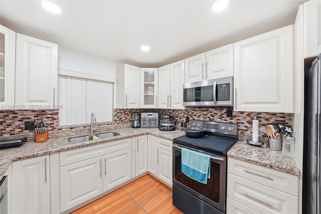 2875 NW 9th Ct 0, Fort Lauderdale, FL 33311