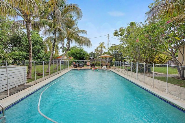 9770 Cutler Ridge Dr, Cutler Bay, FL 33157