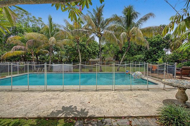 9770 Cutler Ridge Dr, Cutler Bay, FL 33157