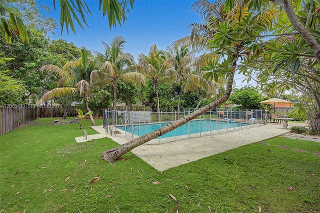 9770 Cutler Ridge Dr, Cutler Bay, FL 33157