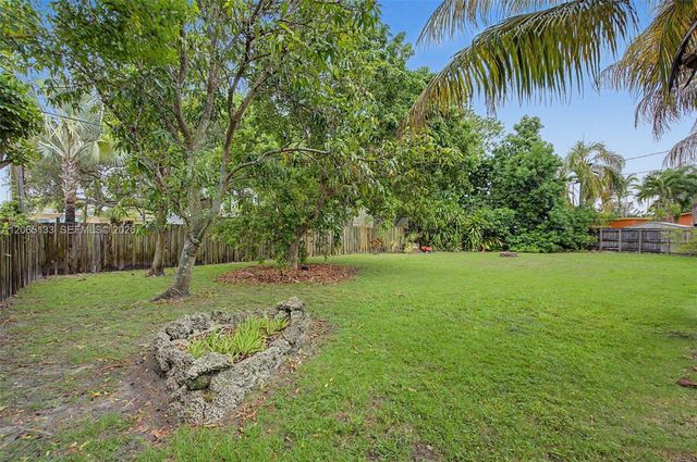 9770 Cutler Ridge Dr, Cutler Bay, FL 33157