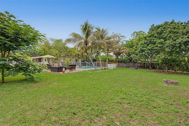 9770 Cutler Ridge Dr, Cutler Bay, FL 33157
