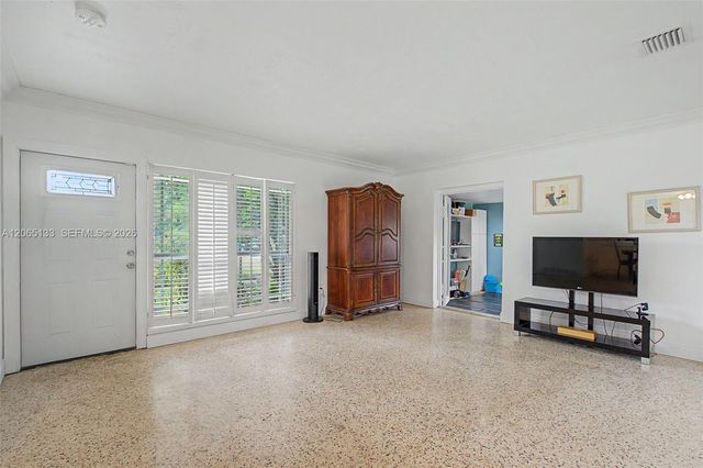 9770 Cutler Ridge Dr, Cutler Bay, FL 33157