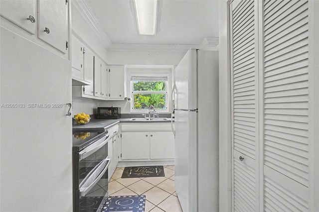 9770 Cutler Ridge Dr, Cutler Bay, FL 33157