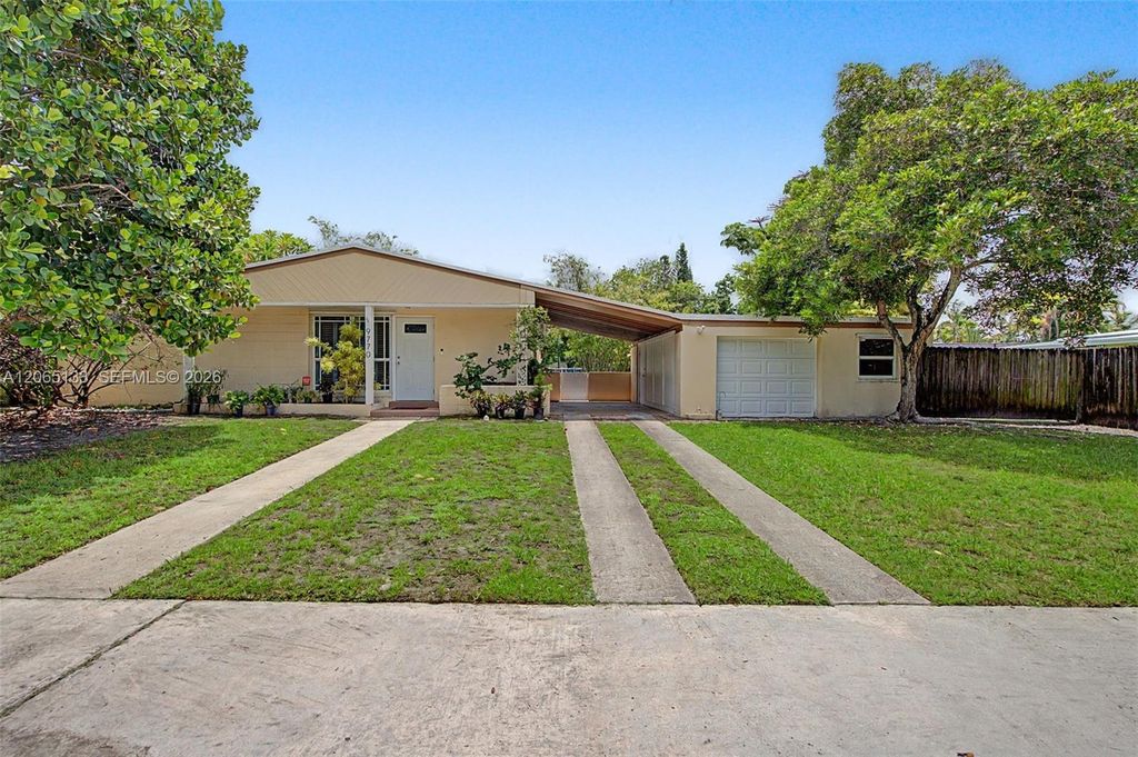 9770 Cutler Ridge Dr, Cutler Bay, FL 33157