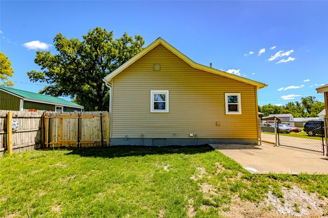 313 W 10th Street N, Newton, IA 50208