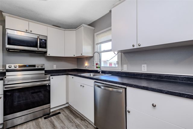 313 W 10th Street N, Newton, IA 50208