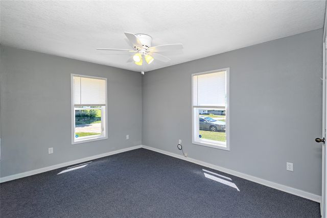313 W 10th Street N, Newton, IA 50208
