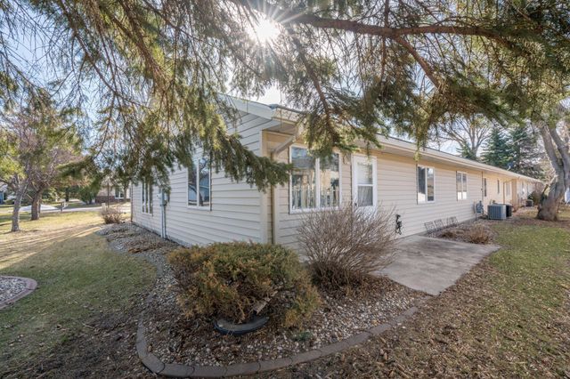2338 Hoffman Path, Mankato, MN 56001