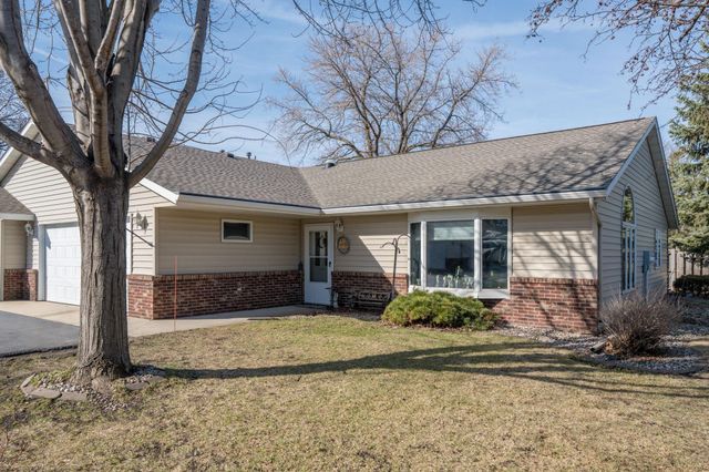 2338 Hoffman Path, Mankato, MN 56001